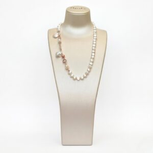 Colier grace cu perle de cultura albe