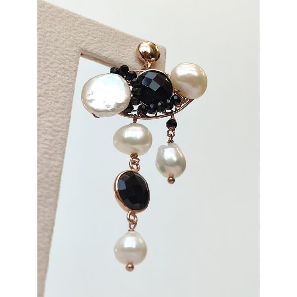 Cercei dynasty din agat negru si perle de cultura 1 Cercei dynasty din agat negru si perle de cultura 1