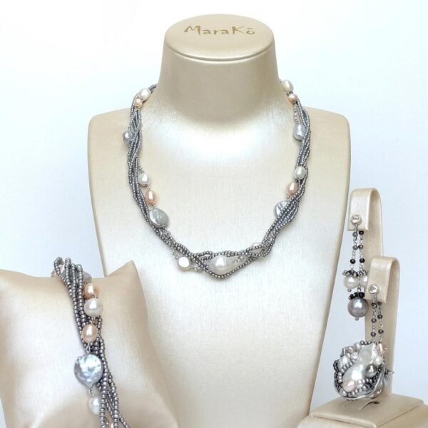 Set celeste din hematit natural si perle 9 Set celeste din hematit natural si perle 9