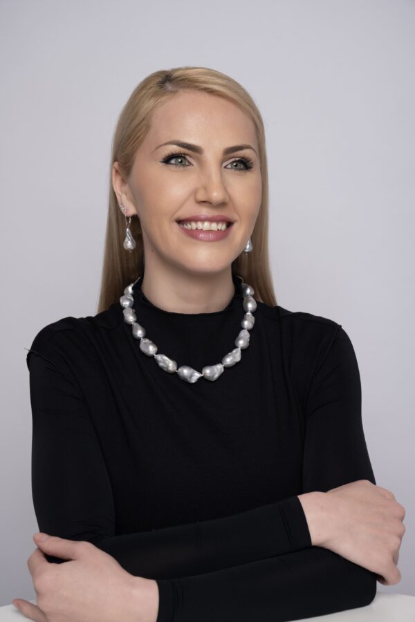 Set imposing din perle baroc gri Set imposing din perle baroc gri