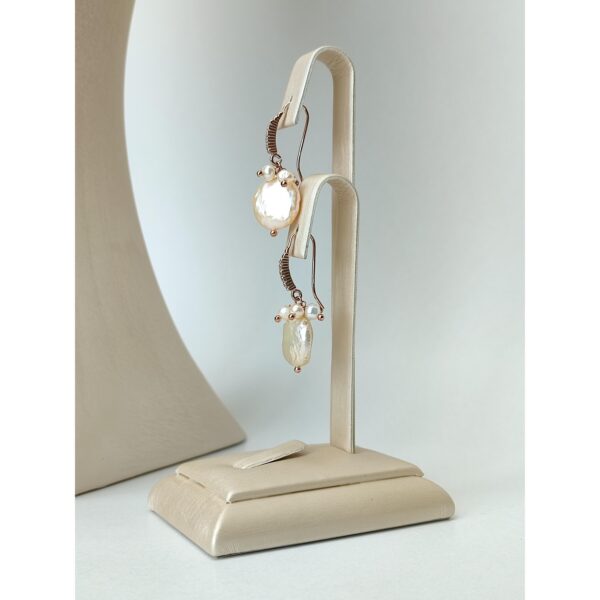 Cercei fantasy cu perle biwa roz Cercei fantasy cu perle biwa roz