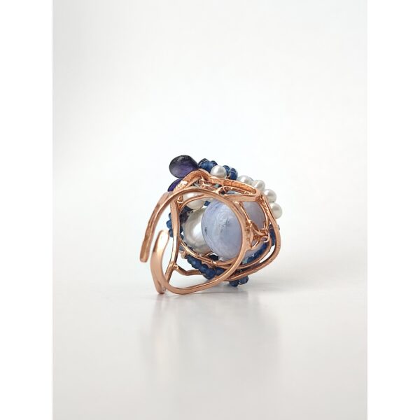 Inel maya din agat calcedonie iolit si perla baroc Inel maya din agat calcedonie iolit si perla baroc