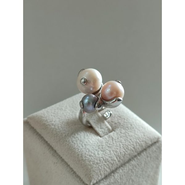 Inel trilogy din perle de cultura albe si gri 1 Inel trilogy din perle de cultura albe si gri 1