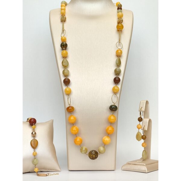Colier vibrant din jad birmanez si agat galben 2 Colier vibrant din jad birmanez si agat galben 2