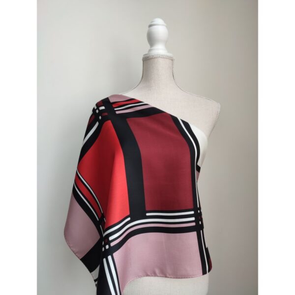 Batic-cu-motive-geometrice-rosu-2-1 Batic-cu-motive-geometrice-rosu-2-1