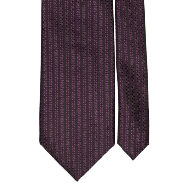 Cravata-neagra-de-matase-cu-linie-verticala-violet-1-556