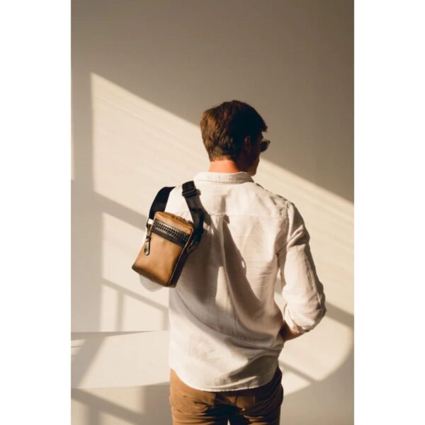 Ethan-Leather-Body-Bag-Tabac-1