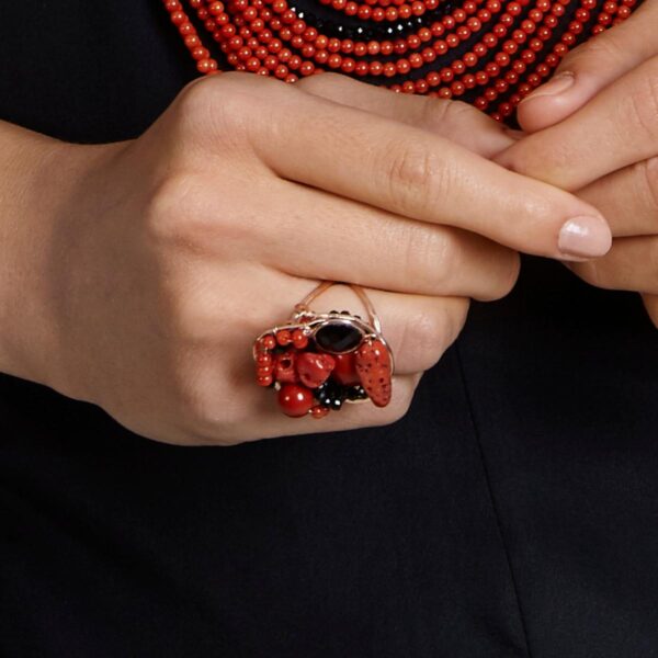 Inel-supreme-din-coral-rosu-si-agat-negru-1 inel-supreme-din-coral-rosu-si-agat-negru