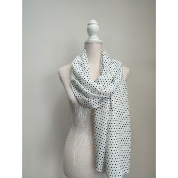 Lucca-alba-cu-buline-albastre-1 Lucca-alba-cu-buline-albastre-1