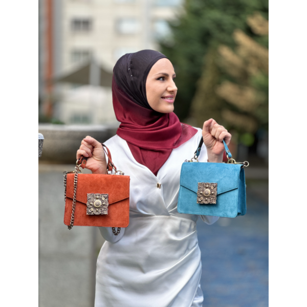 Poseta-dahlia-terracotta-ocean-blue