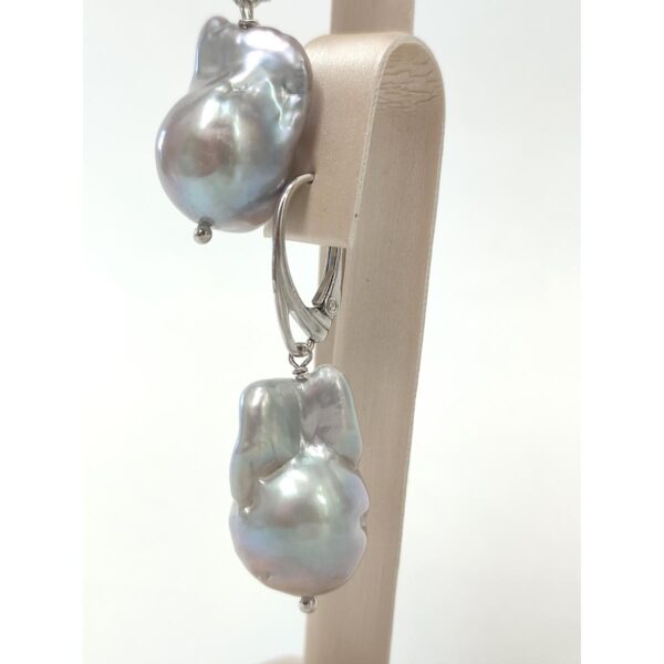 cercei-imposing-din-perle-baroc-gri cercei-imposing-din-perle-baroc-gri