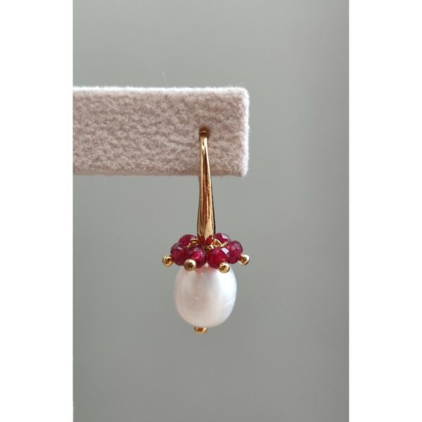 cercei-verda-din-agat-rubiniu-si-perle-baroc-1 cercei-verda-din-agat-rubiniu-si-perle-baroc-1