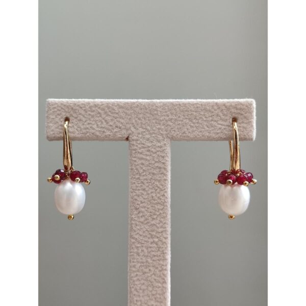 cercei-verda-din-agat-rubiniu-si-perle-baroc-2 cercei-verda-din-agat-rubiniu-si-perle-baroc-2