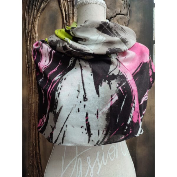 esarfa-graffiti-2-variatie-roz esarfa-graffiti-2-variatie-roz