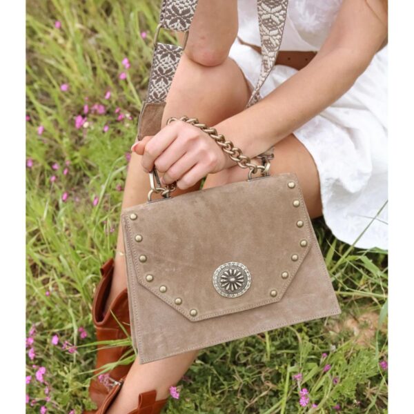 poseta-chiara-mocca-din-piele-intoarsa-3 poseta-chiara-mocca-din-piele-intoarsa.