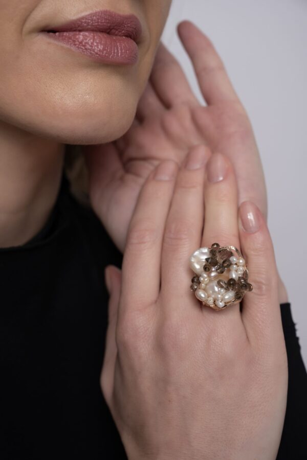 Inel-Enigma-din-cuart-fumuriu-si-perla-baroc-scaled Inel-Enigma-din-cuart-fumuriu-si-perla-baroc-scaled