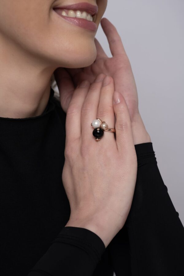 Inel-Trilogy-din-agat-negru-si-perle-scaled
