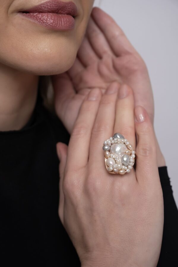 Inel-Trinity-din-perla-baroc-si-perle-multicolore-scaled Inel-Trinity-din-perla-baroc-si-perle-multicolore-scaled