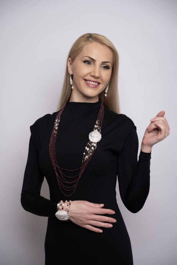 Set-Impressive-din-granat-perle-si-camee-scaled