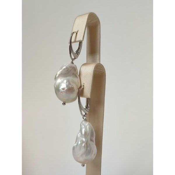 Cercei boeme din perle baroc albe 2 Cercei boeme din perle baroc albe 2