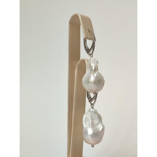 Cercei boeme din perle baroc albe 4 Cercei boeme din perle baroc albe 4