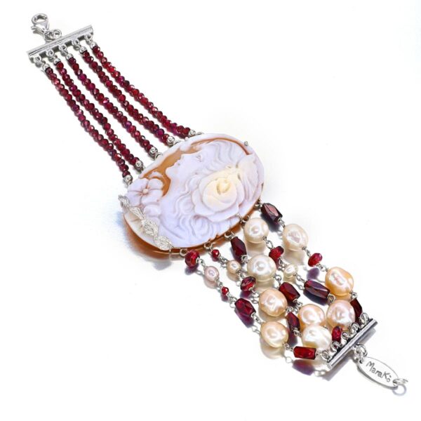 bratara-impressive-din-granat-perle-si-gravura-cameo-sardonic. bratara-impressive-din-granat-perle-si-gravura-cameo-sardonic.