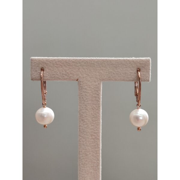 Cercei Grace Din Perle Albe Cu Inchizatoare 1 Cercei Grace Din Perle Albe Cu Inchizatoare 1