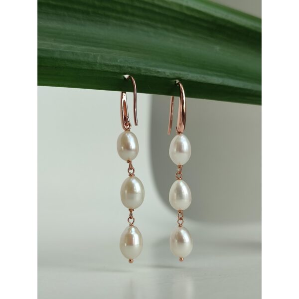 Cercei venus din perle albe Cercei venus din perle albe