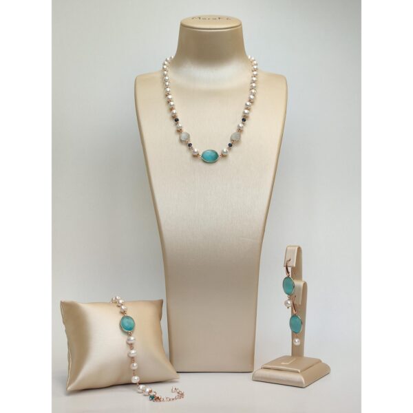 Set jolie din perle jad verde acvatic si agat alb 1 Set jolie din perle jad verde acvatic si agat alb 1