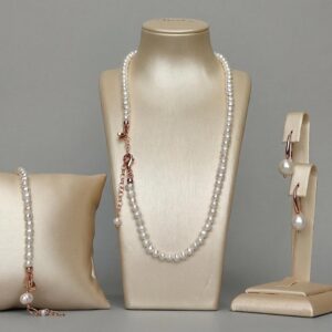 Set royal din perle albe cu sfere de 5 mm