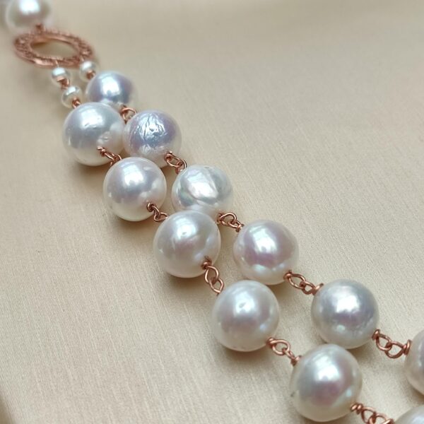 Colier glow din perle de cultura albe si labradorit Colier glow din perle de cultura albe si labradorit