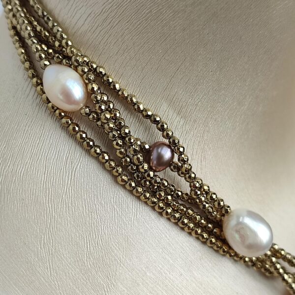 Colier celeste din hematit auriu si perle Colier celeste din hematit auriu si perle