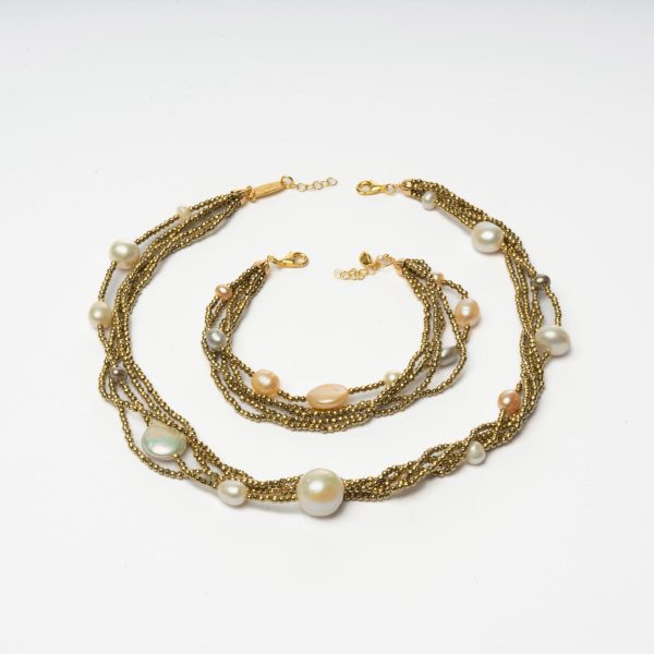 Set celeste din hematit auriu si perle Set celeste din hematit auriu si perle