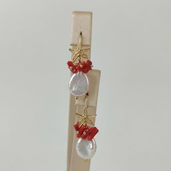 Cercei kyra din perle si coral rosu 3 Cercei kyra din perle si coral rosu 3
