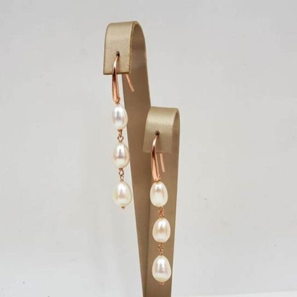 Cercei venus din perle albe