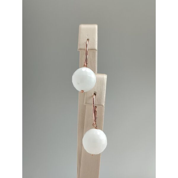 Cercei vibrant din agat alb 1 Cercei vibrant din agat alb 1