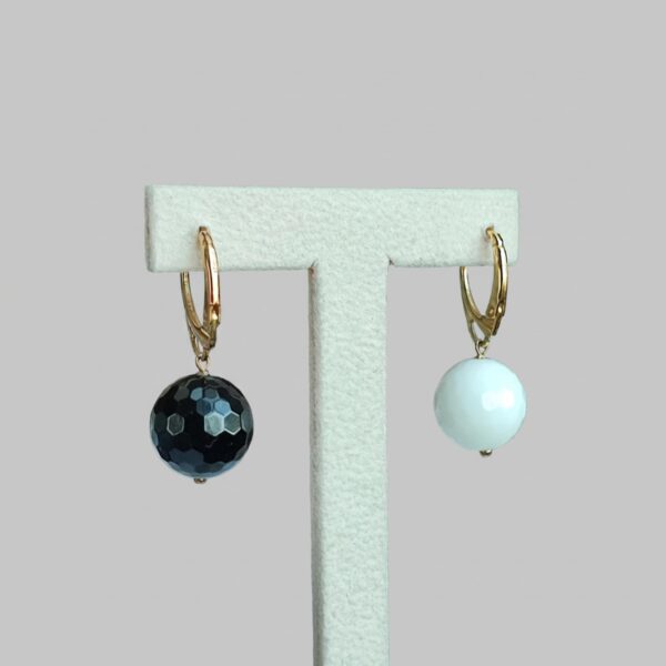 Cercei mirage din agat alb si negru 3 Cercei mirage din agat alb si negru 3