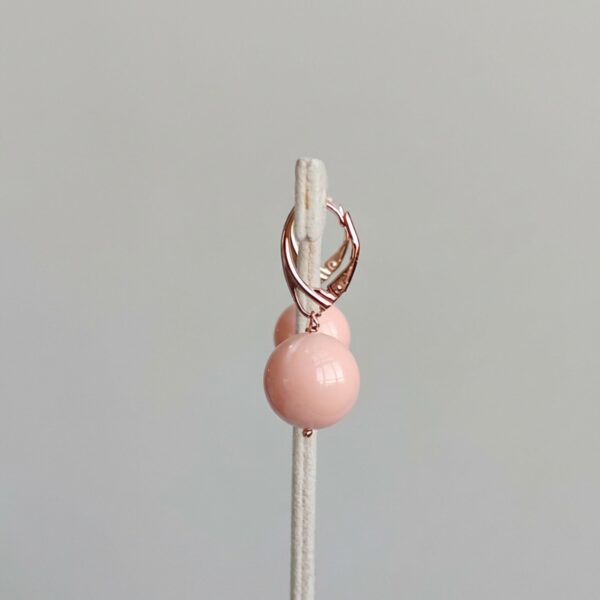 Cercei vibrant din coral de bambus roz 1 Cercei vibrant din coral de bambus roz 1