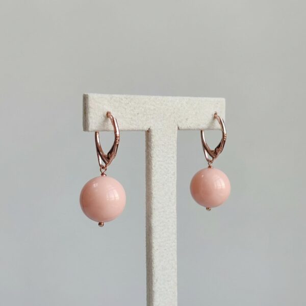 Cercei vibrant din coral de bambus roz 3 Cercei vibrant din coral de bambus roz 3